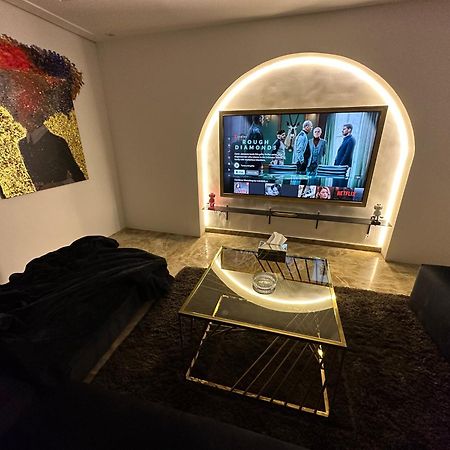 Modern 1-Bedroom Apartment In Zamalek Visits Allowed Le Caire Extérieur photo